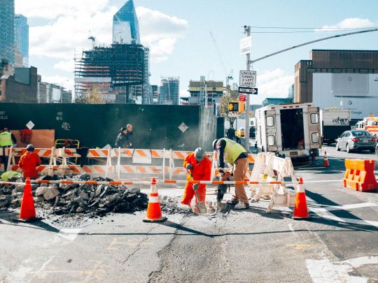 Abgesperrte Baustelle an einer Straße